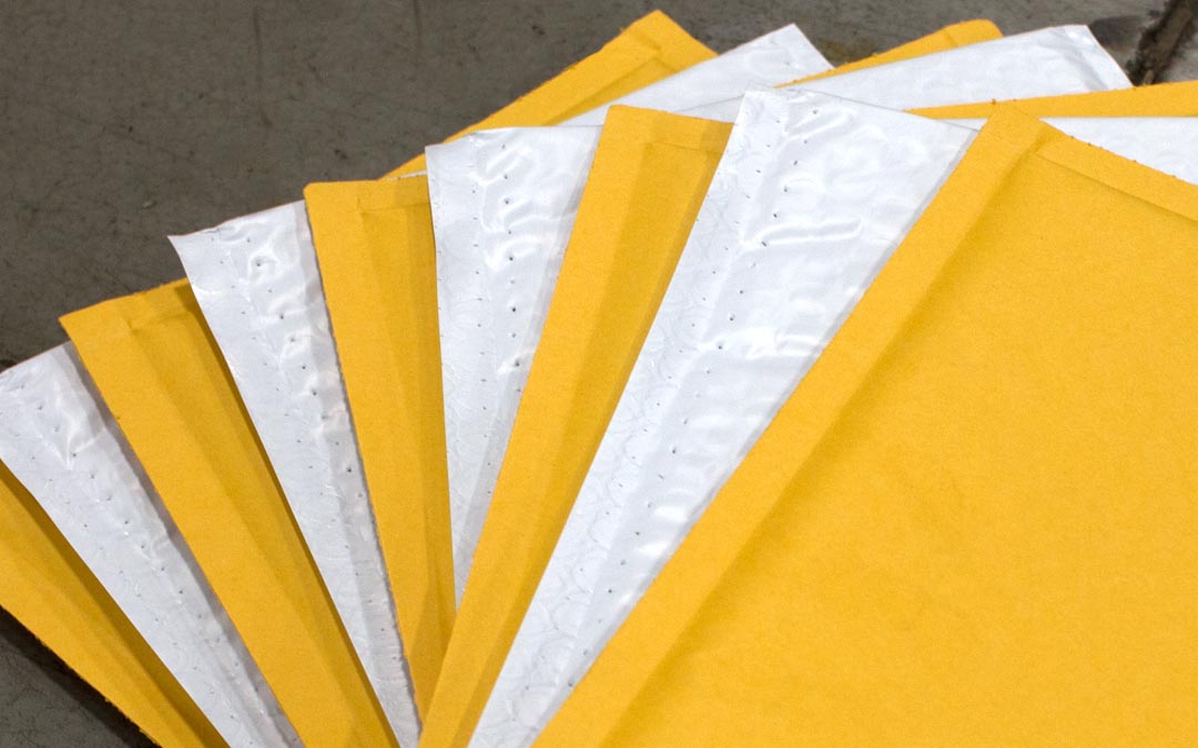 Kraft vs. Poly Bubble Mailers: 5 Ways to Choose a Winner